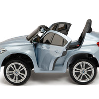 Toddler car with functioning doors
